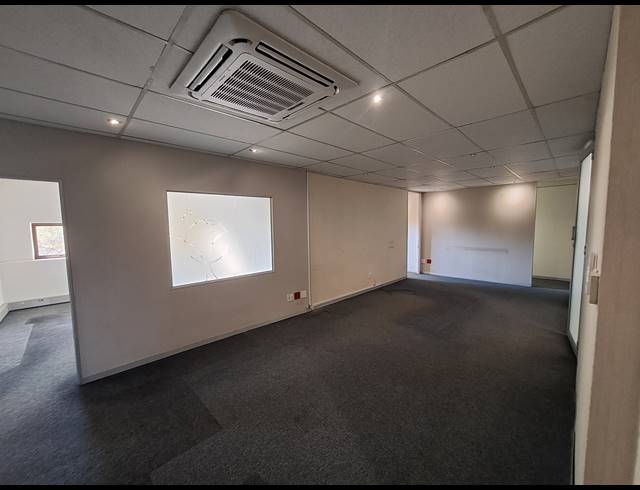 137M² OFFICE TO LET IN HYDE PARK